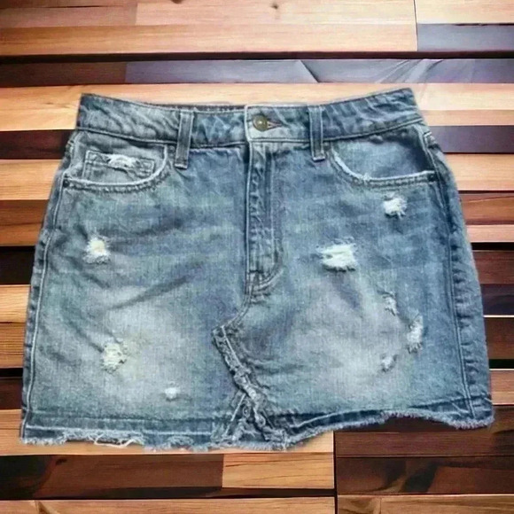 Rewash size 4, 25” waist ripped denim skirt with frayed bottom.  12.5” length - Picture 1 of 2